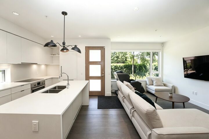Property Photo: 6840 Oak Street BC V6P 0K7