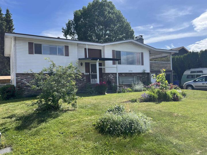 45946 Silver Avenue — photo 1