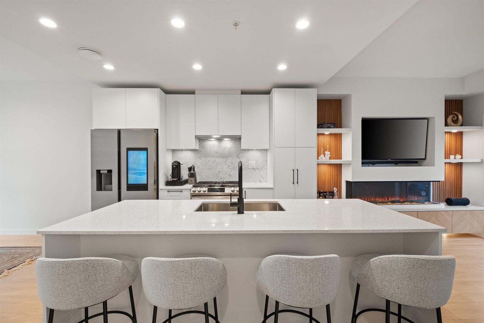 Property Photo: 535 E 2nd Street 137 BC V7L 1E1