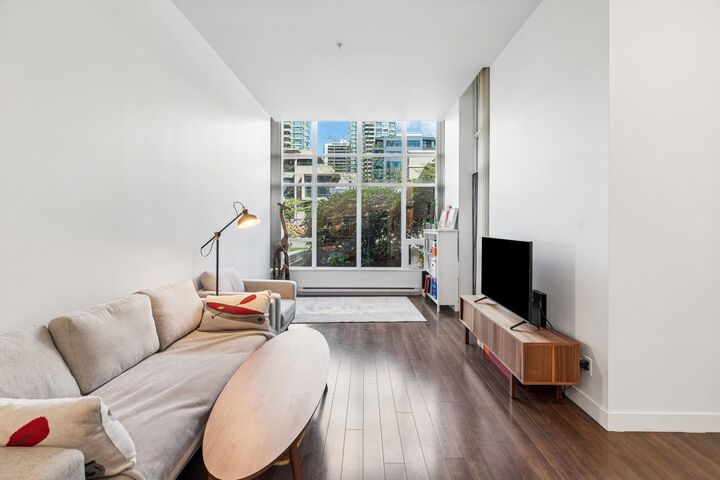 Property Photo:  2077 Rosser Avenue 101  BC V5C 0E1 