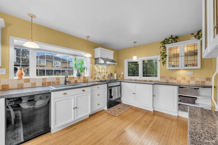 Property Photo: 378 E 59th Avenue BC V5X 1X9