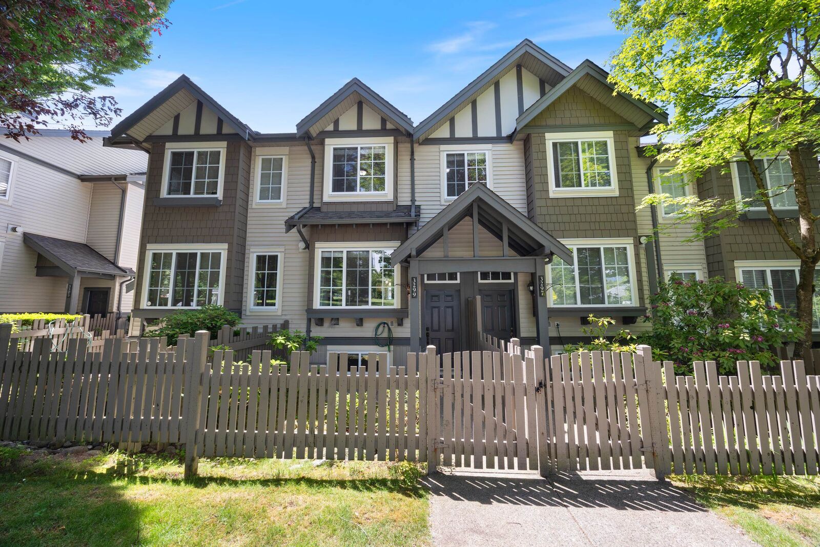 Photo de la propriété:  3299 Beaverbrook Drive  BC V3J 7Y2 