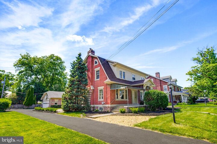 Property Photo:  8 Mayfield Drive  PA 17540 