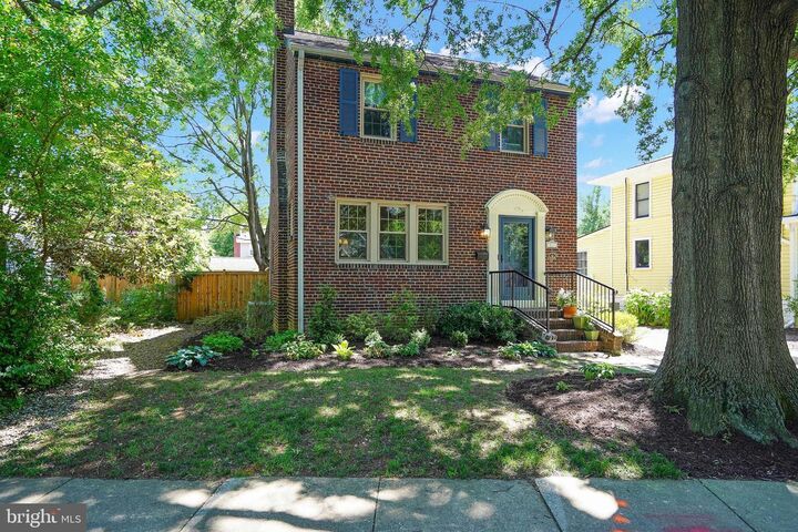 Property Photo:  211 E Uhler Avenue  VA 22301 