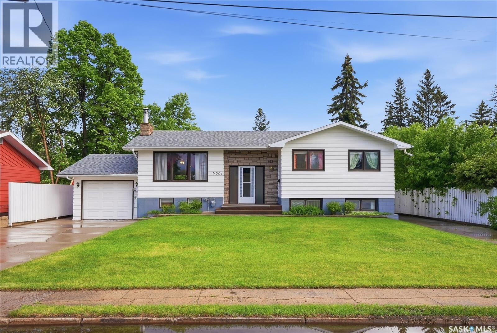 Property Photo:  6007 4th Street  SK S0K 3R0 