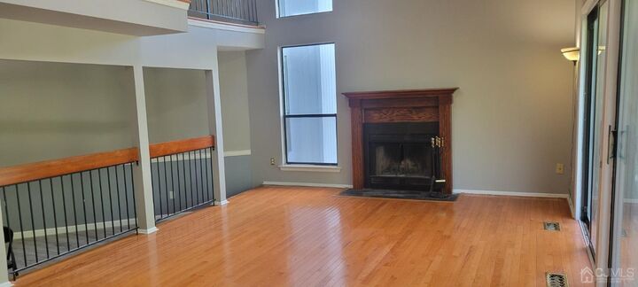 Property Photo:  44 Peachtree Court  NJ 08852 