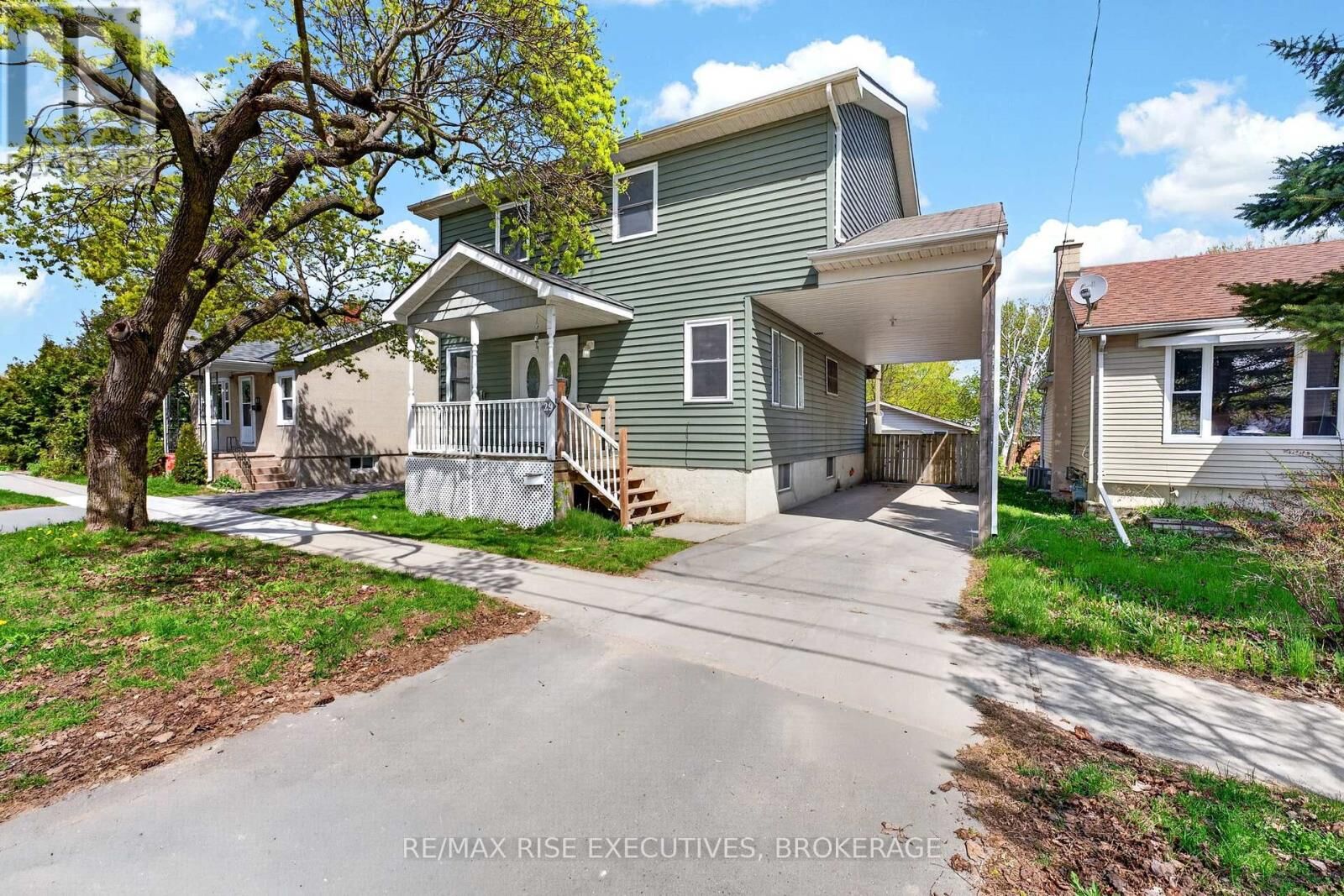 Property Photo: 29 Seventh Avenue ON K7K 2M2