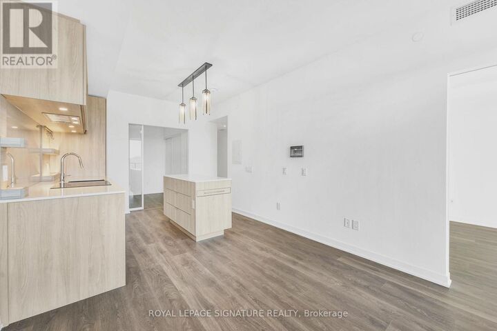 Property Photo:  28 Ann Street 422  ON L5G 3E1 