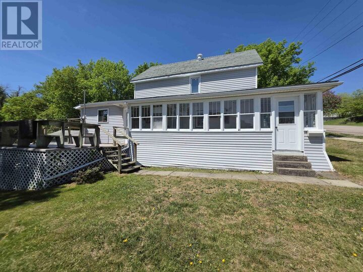 Property Photo:  409 Third Street North  ON P9N 2M2 