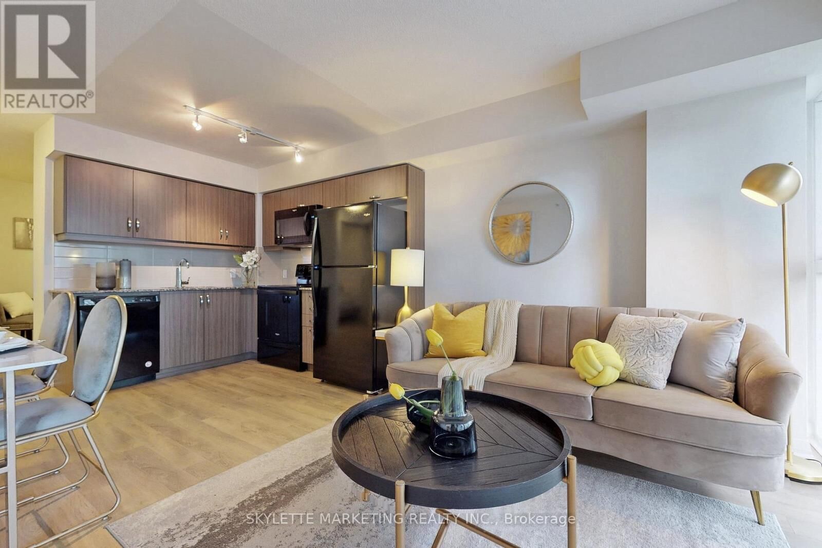 Property Photo: 30 Meadowglen Place 609 ON M1G 0A6