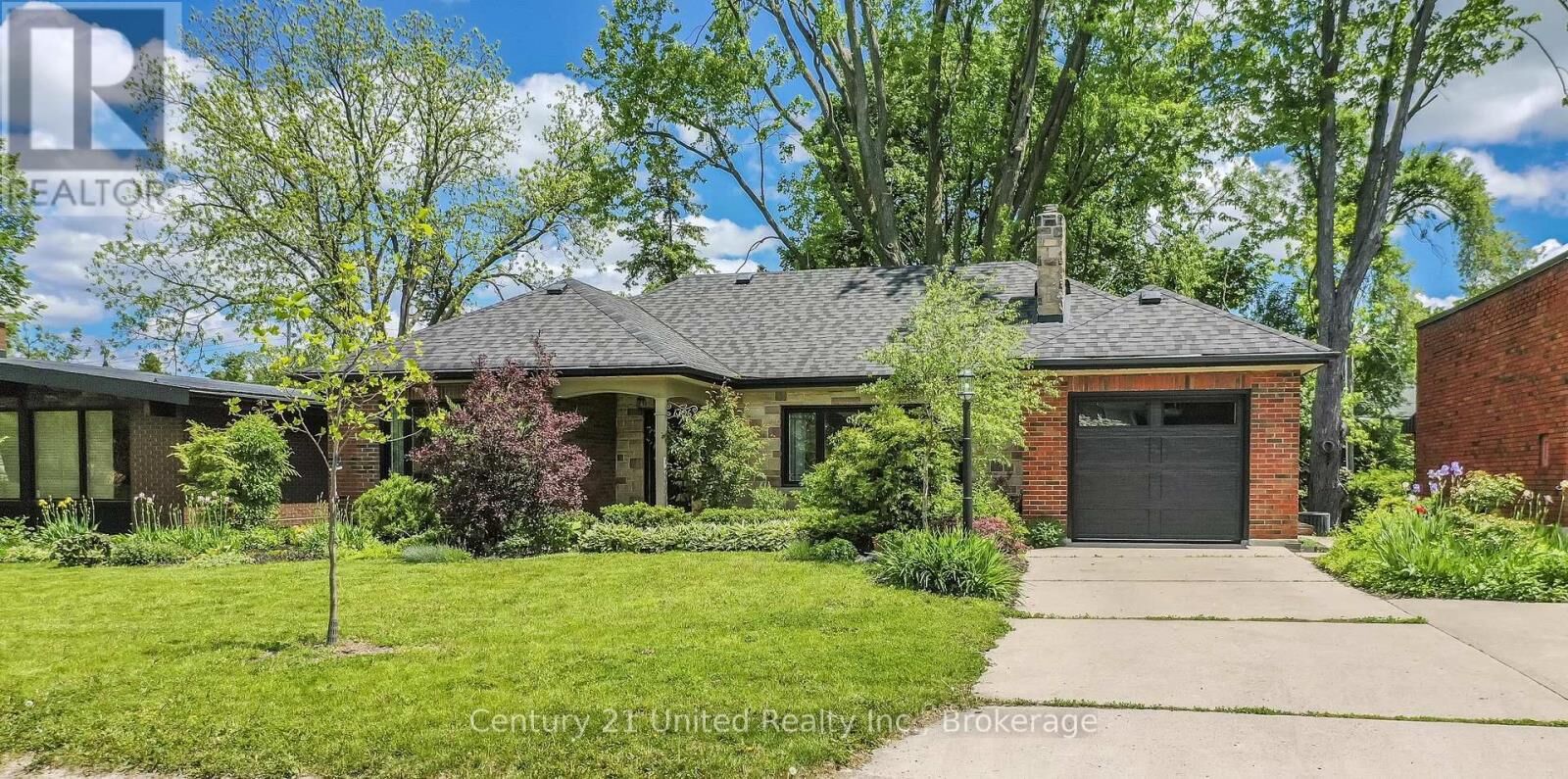 Property Photo:  1306 Hazeldean Avenue  ON K9J 5Z4 