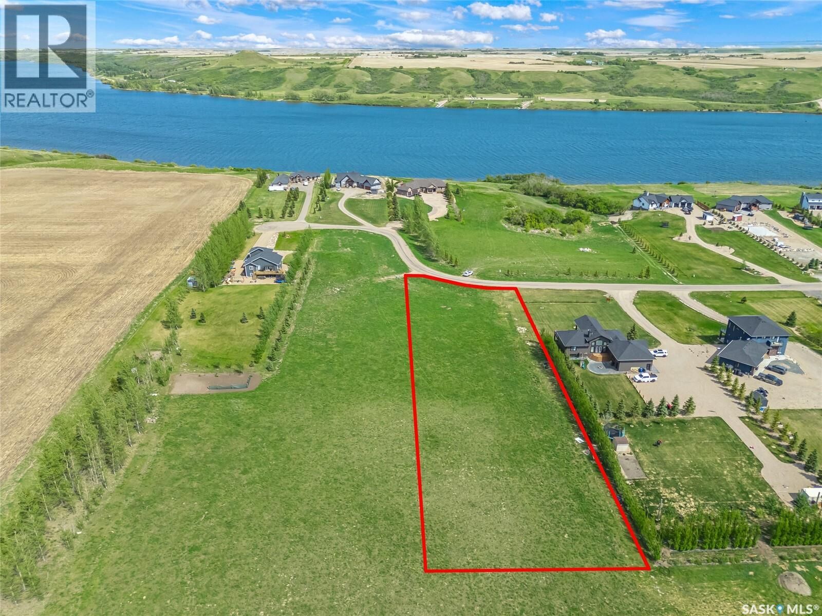 Property Photo:  32 Sunrise Drive N  SK S0K 1K0 
