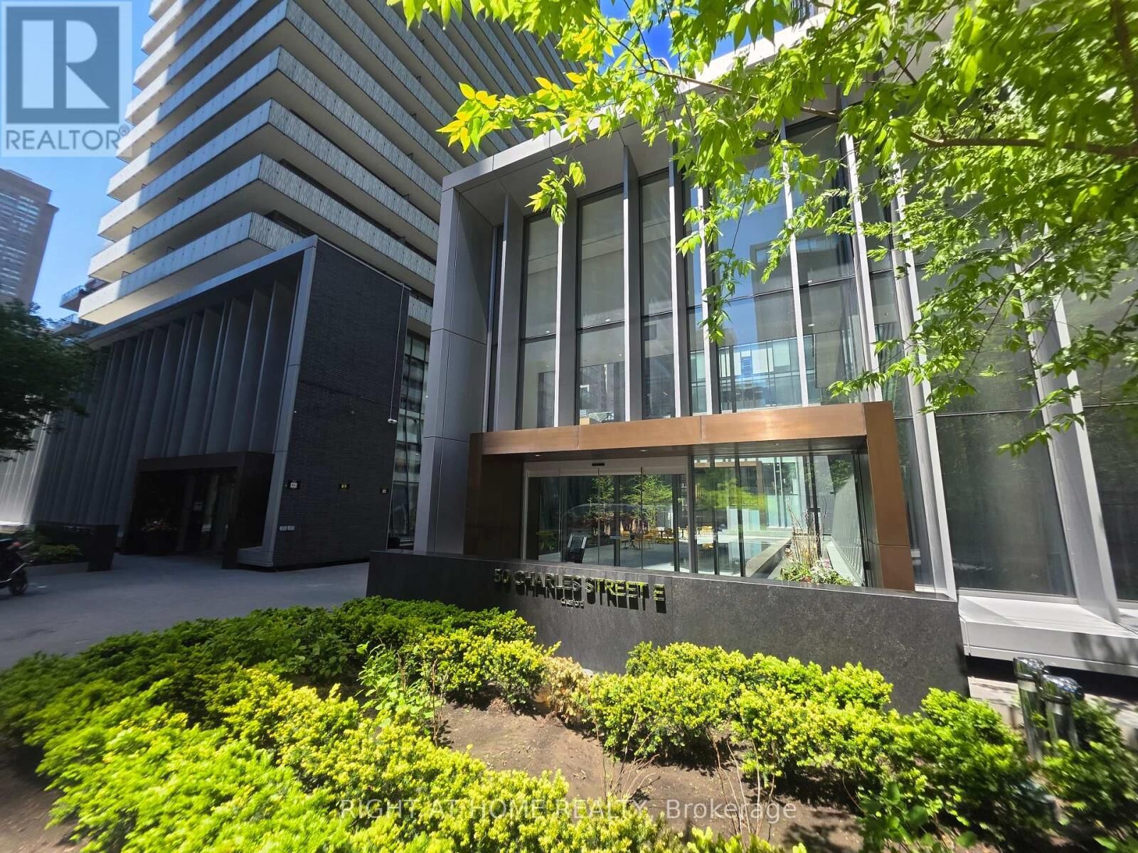 Property Photo:  50 Charles St E Street 3813  ON M4Y 0C3 