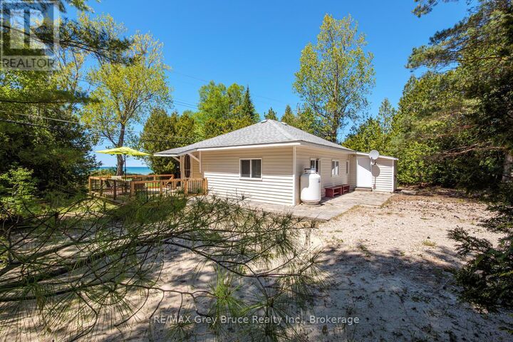 Property Photo: 19 5th Avenue South Avenue ON N0H 2G0