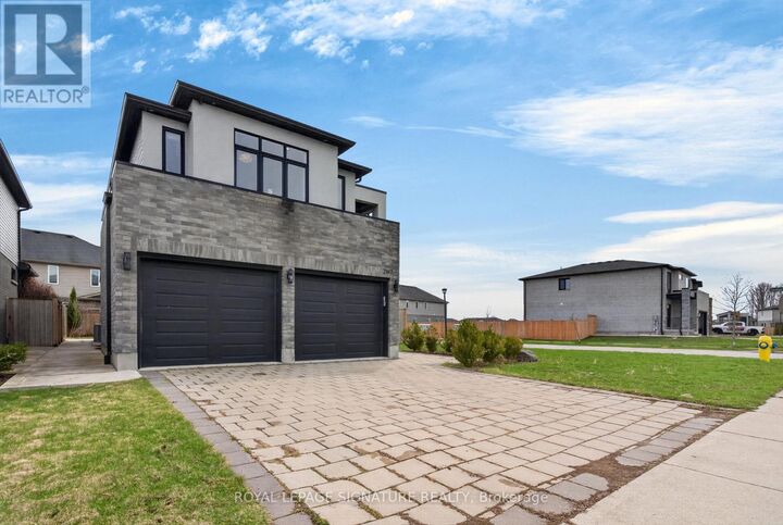 Property Photo:  2147 Wateroak Drive  ON N6G 5B4 