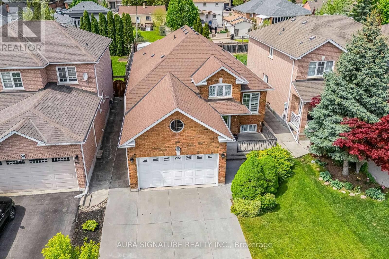 Property Photo: 30 Graceview Court ON L4L 9C4