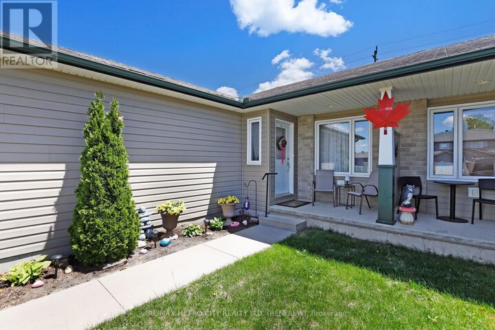 Property Photo: 178 Elk Street ON K7V 0A1
