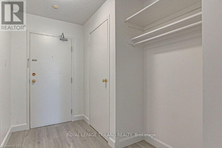 Property Photo:  733 Deveron Crescent 212  ON N5Z 4X7 