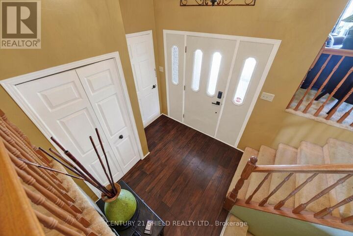 Property Photo:  812 Briarhill Avenue  ON K6J 3N5 
