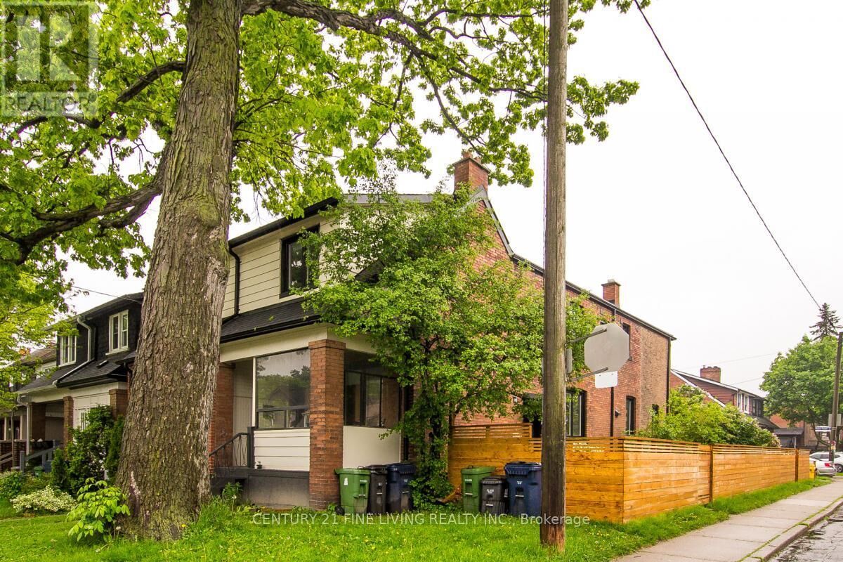Photo de la propriété:  52 Kenwood Avenue  ON M6C 2R9 