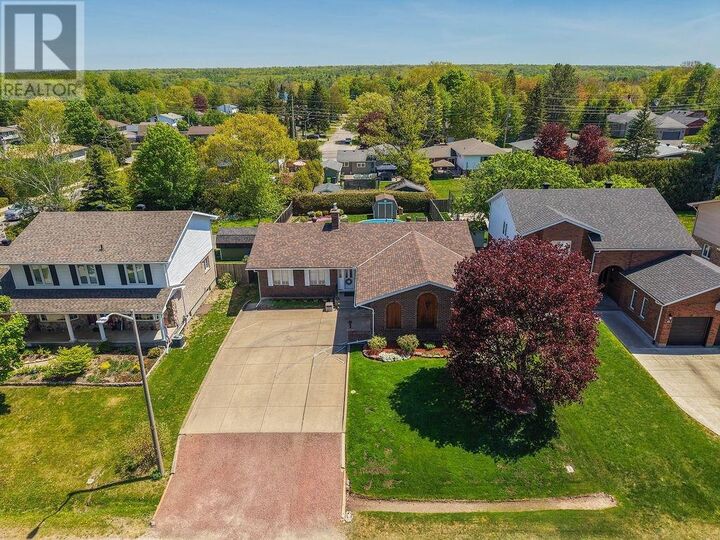 Property Photo:  135 Louise Ave  ON P6A 6A5 