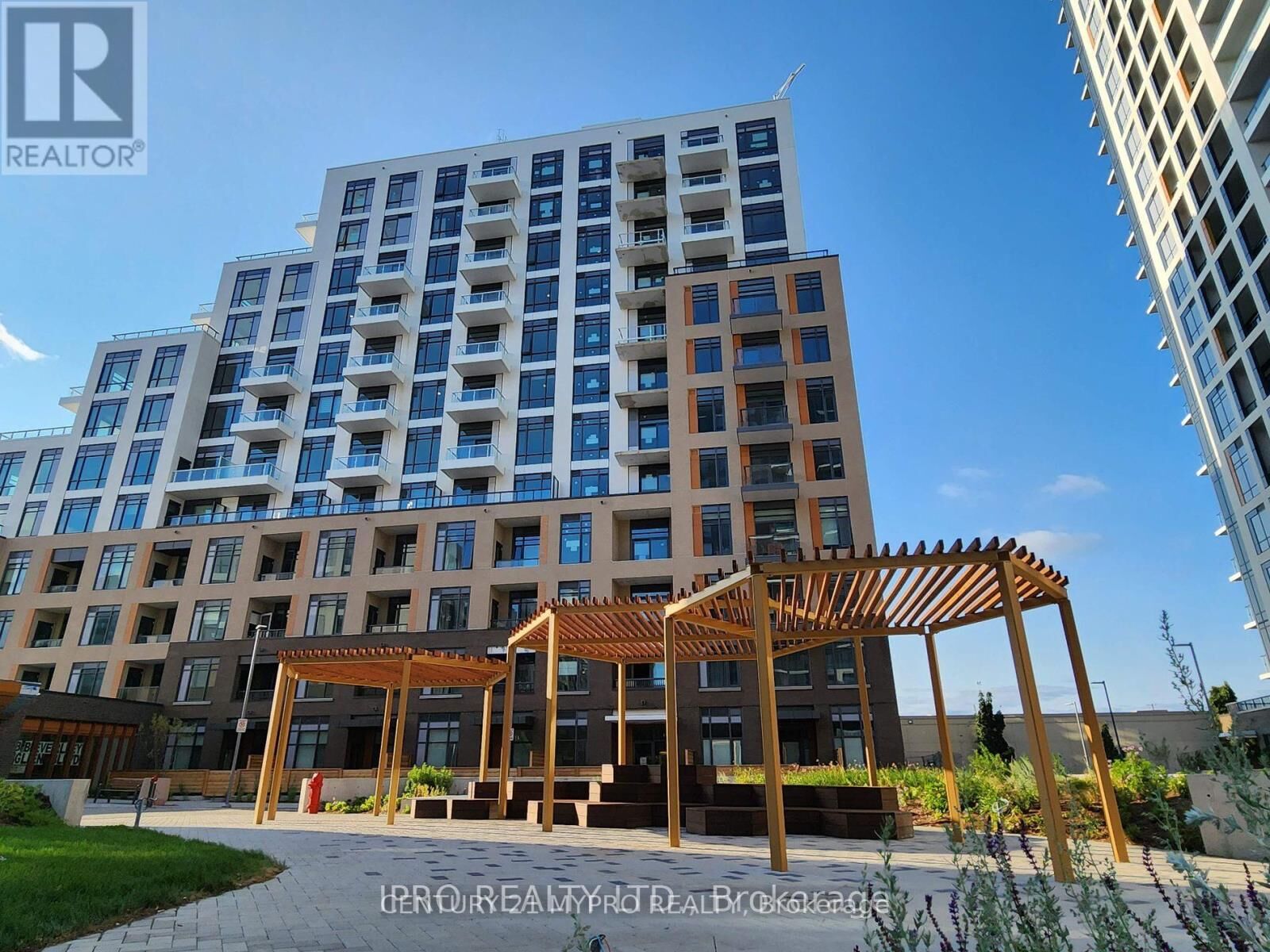 Property Photo:  8 Beverley Glen Boulevard 1206  ON L4J 0L5 