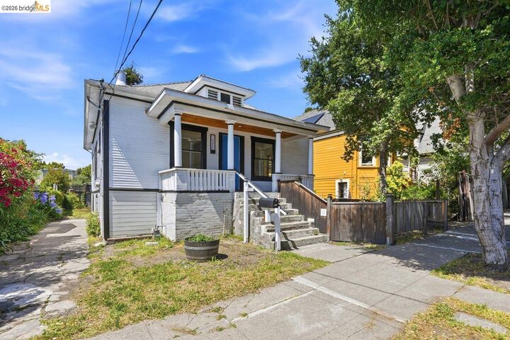 Property Photo:  522 63rd  CA 94609 
