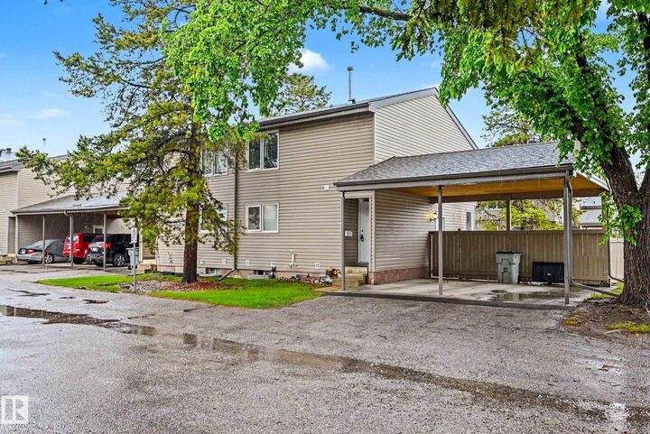 Property Photo: 15 Akinsdale Gardens AB T8N 3M6