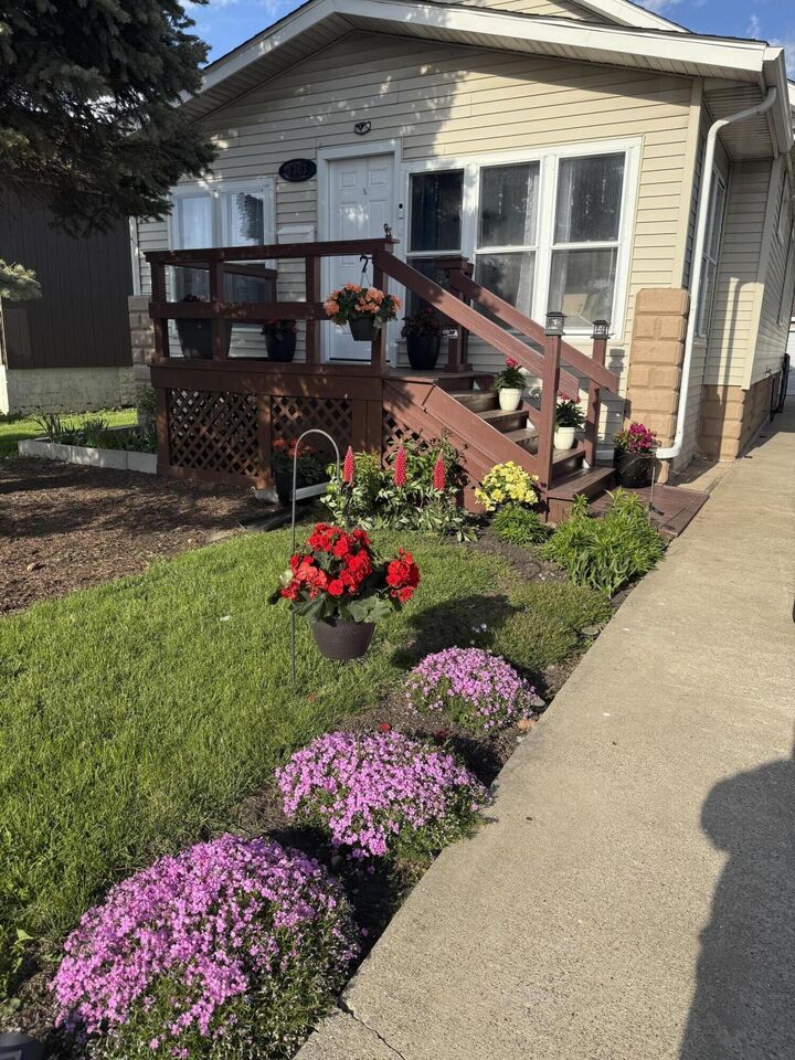 Property Photo:  1303 Stanton Avenue  IN 46394 