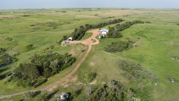 Property Photo:  870 81st Avenue SW  ND 58625 