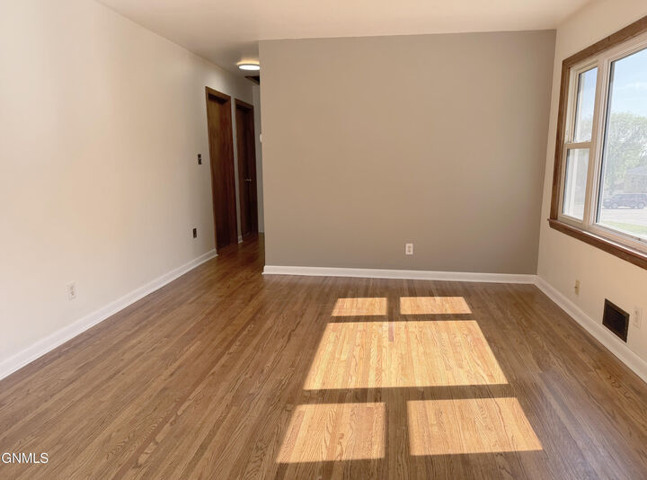 Property Photo:  1709 14th Street  ND 58501 