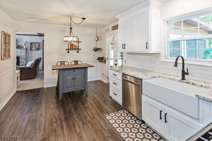 Property Photo:  7 Crest Dr  NJ 07853 