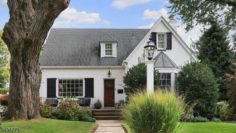 Property Photo:  720 Harding St  NJ 07090 