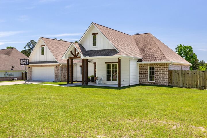 Property Photo:  627 Box Car Road  TX 75904 