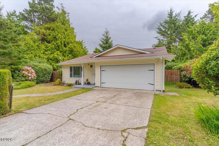 Property Photo:  50 Ridge Place  OR 97341 