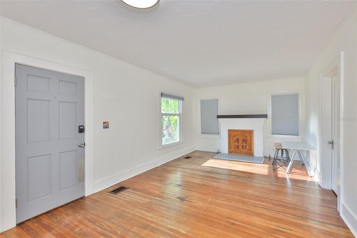Property Photo: 340 Moffett Court N FL 33701