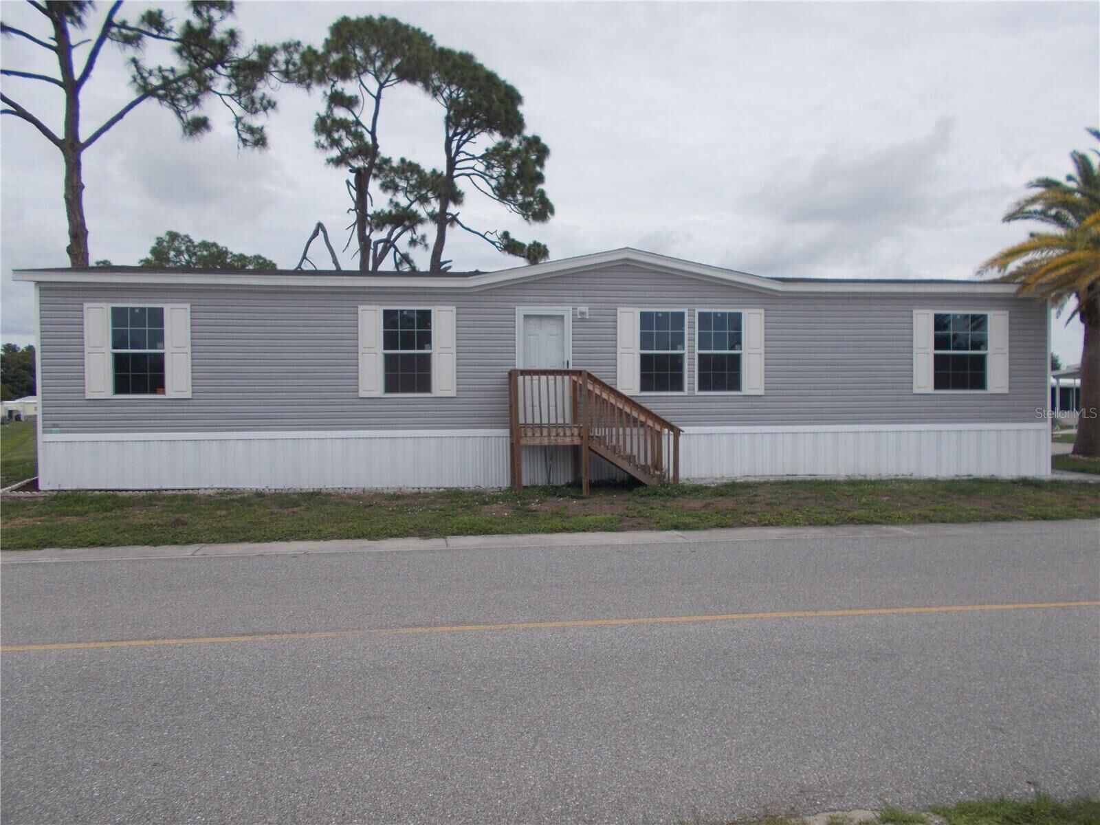 Property Photo: 6803 Amoko Court FL 34287