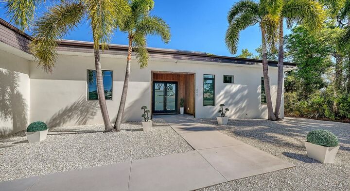 Property Photo:  1899 Vamo Way  FL 34231 