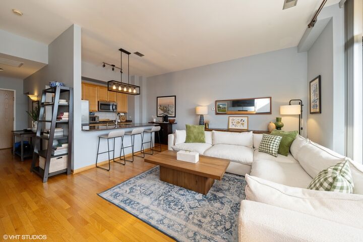 Property Photo:  1350 W Fullerton Avenue 514  IL 60614 