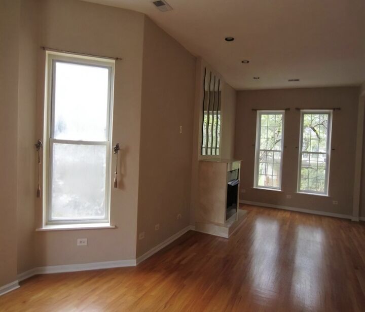 Property Photo:  4321 S Ellis Avenue 2  IL 60653 