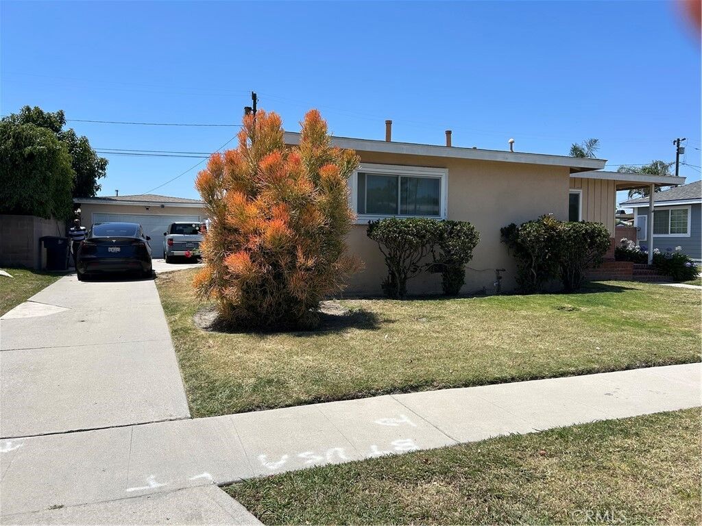 Property Photo: 2211 Conquista Avenue CA 90815