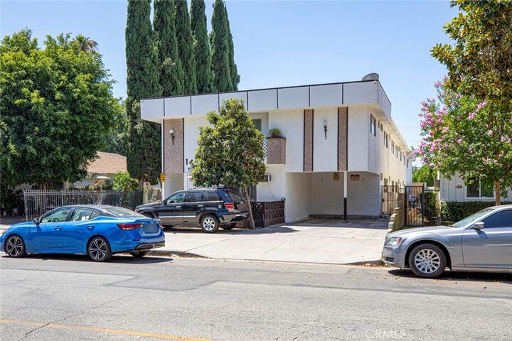 Property Photo:  14218 Sylvan Street  CA 91401 