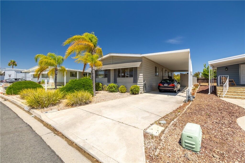 Property Photo:  38230 Calle Arrebol  CA 92563 