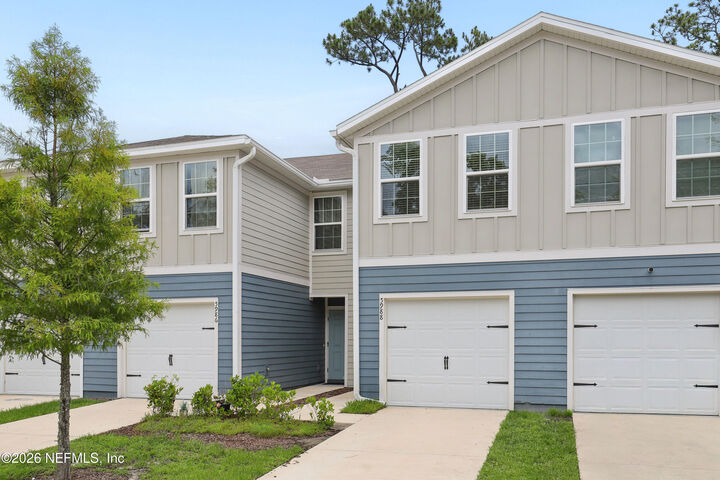 Property Photo:  5988 Creekside Crossing Drive  FL 32210 
