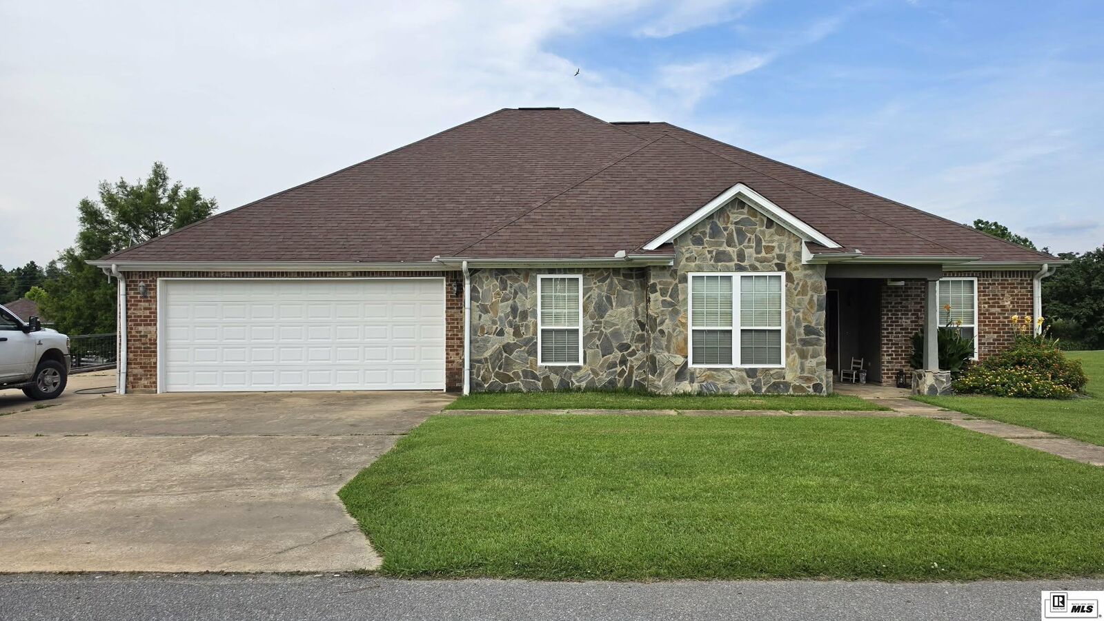 Property Photo: 114 Cherokee Trail LA 71232