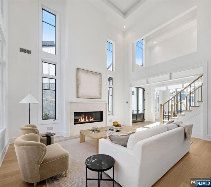 Property Photo:  19 Stone Bridge Court  NJ 07627 