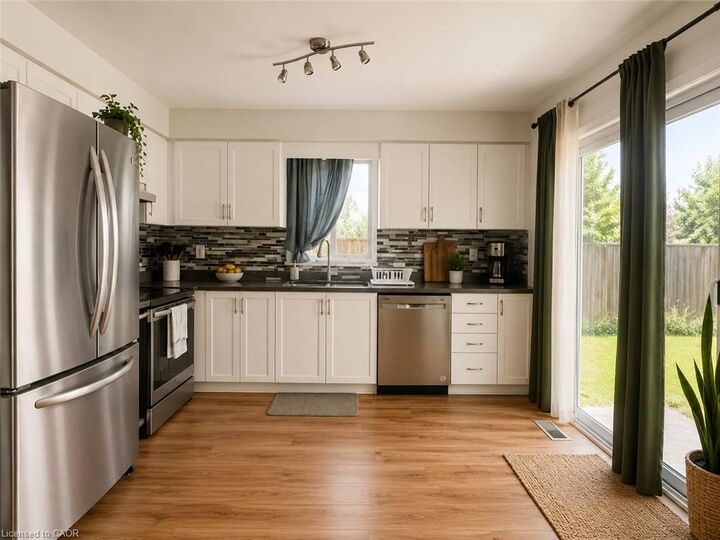 Property Photo:  32 Woodland Drive  ON L3C 7C9 