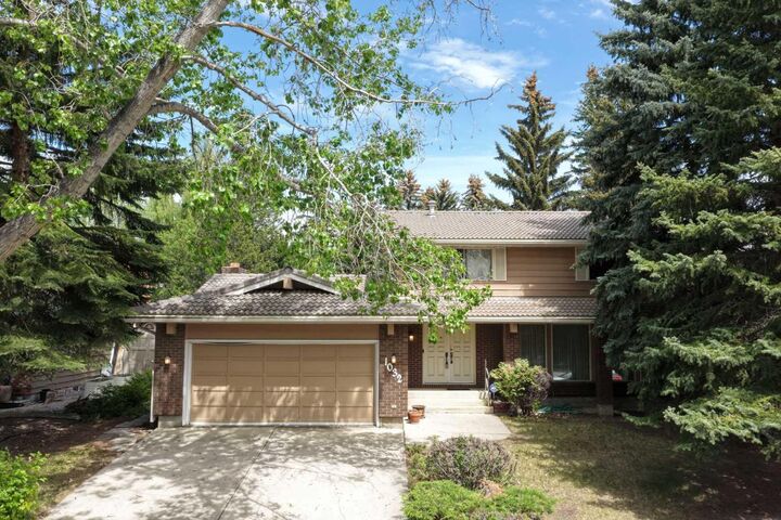 Property Photo:  1032 Varsity Estates Drive NW  AB T3B 3B2 