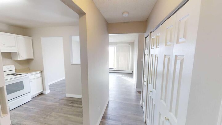 Property Photo:  10201 108 Avenue 305  AB T8V 1P4 