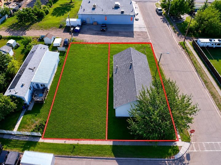 Property Photo:  9828 99 Street  AB T0H 3S0 